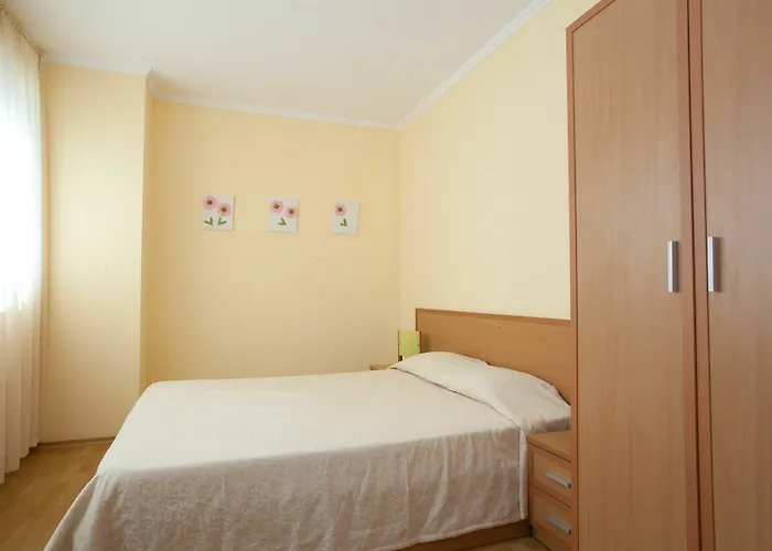 In Plaza アパート *